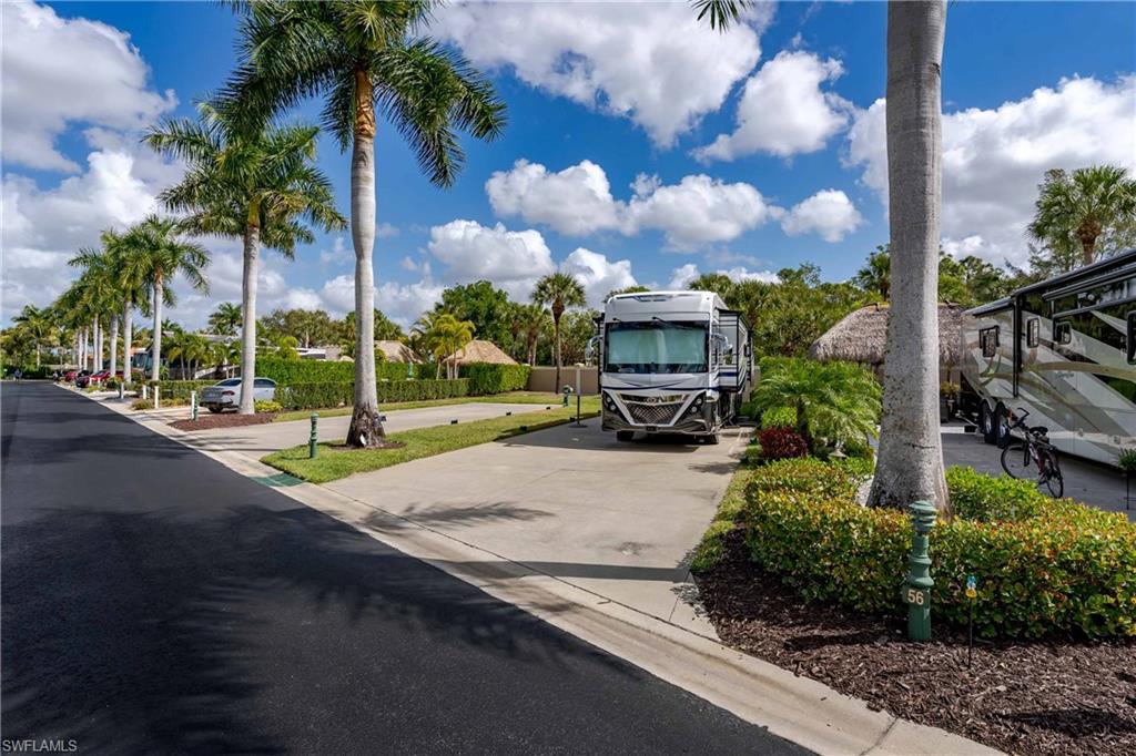 NAPLES MOTORCOACH RESORT - Land