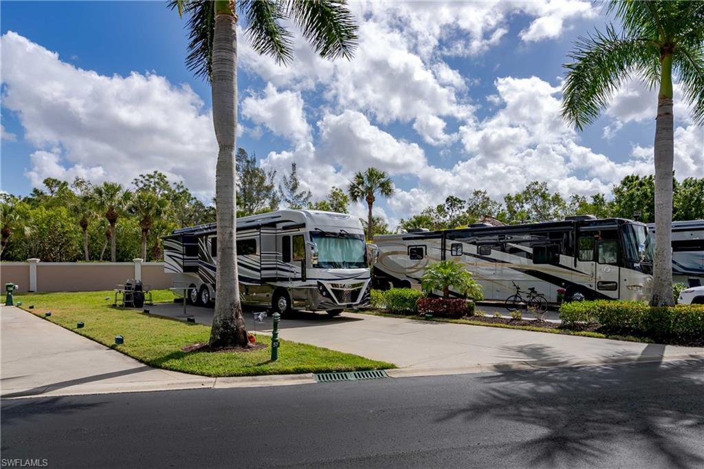 NAPLES MOTORCOACH RESORT - Land