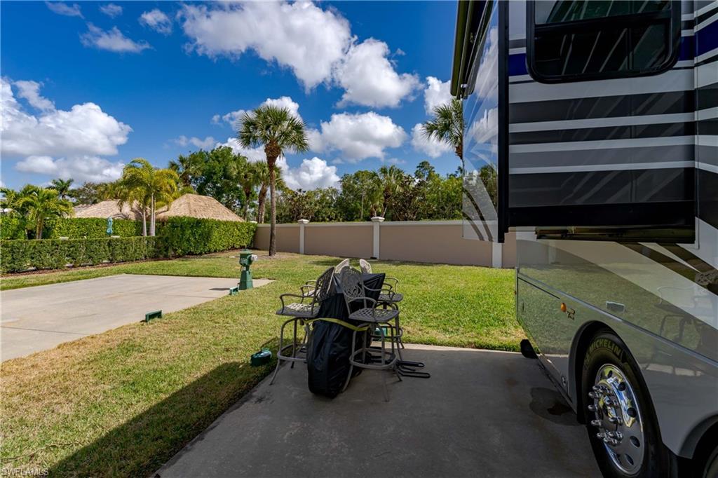 NAPLES MOTORCOACH RESORT - Land