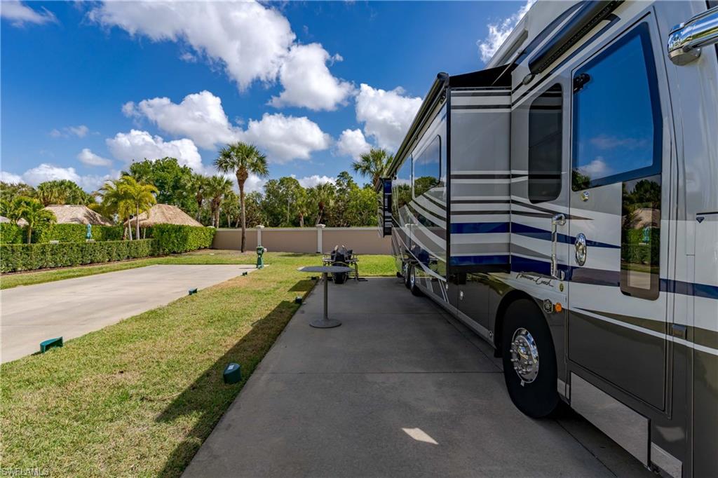 NAPLES MOTORCOACH RESORT - Land