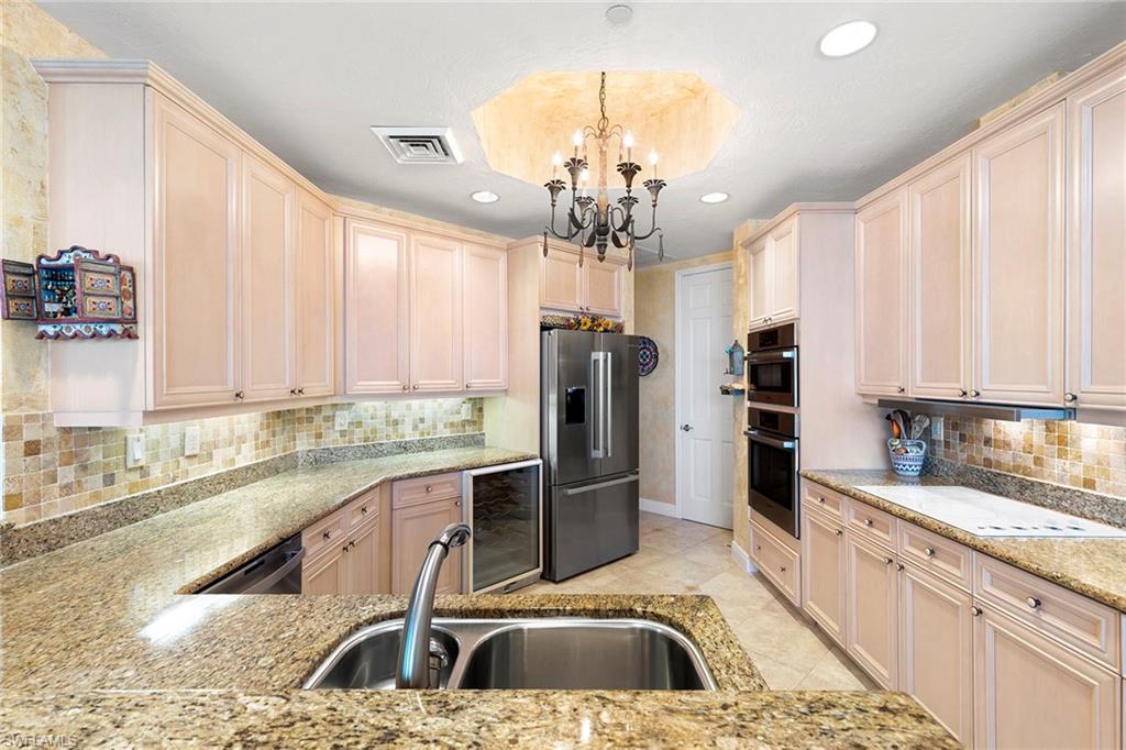 PIER 81 CONDOMINIUM - Residential