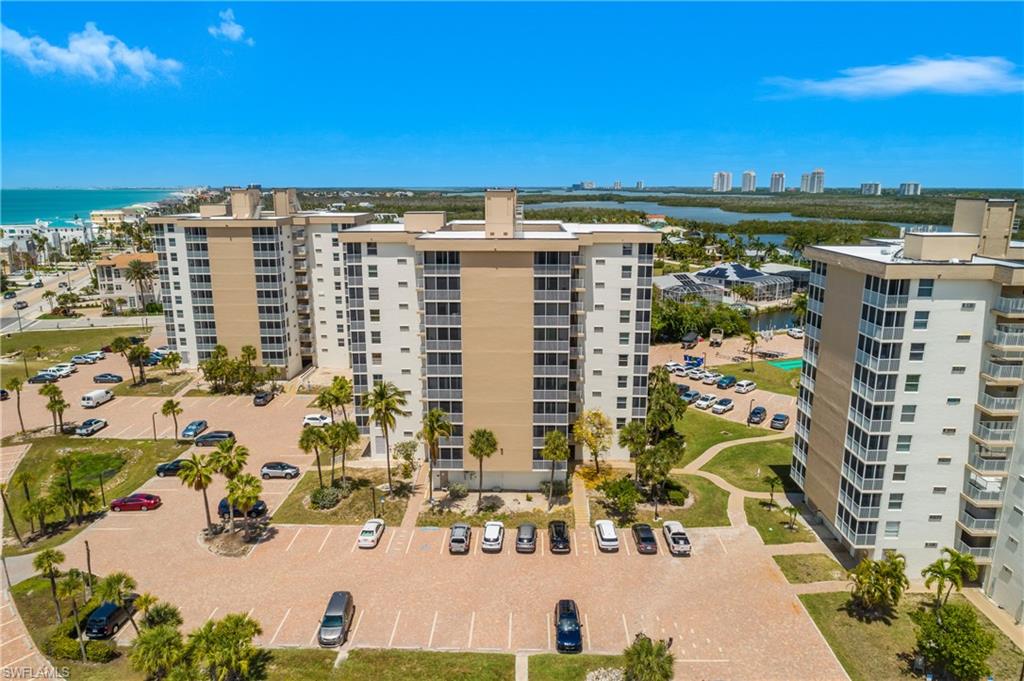 BEACH AND TENNIS CLUB - Residential