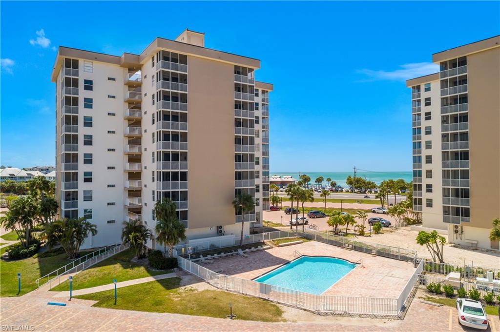 BEACH AND TENNIS CLUB - Residential