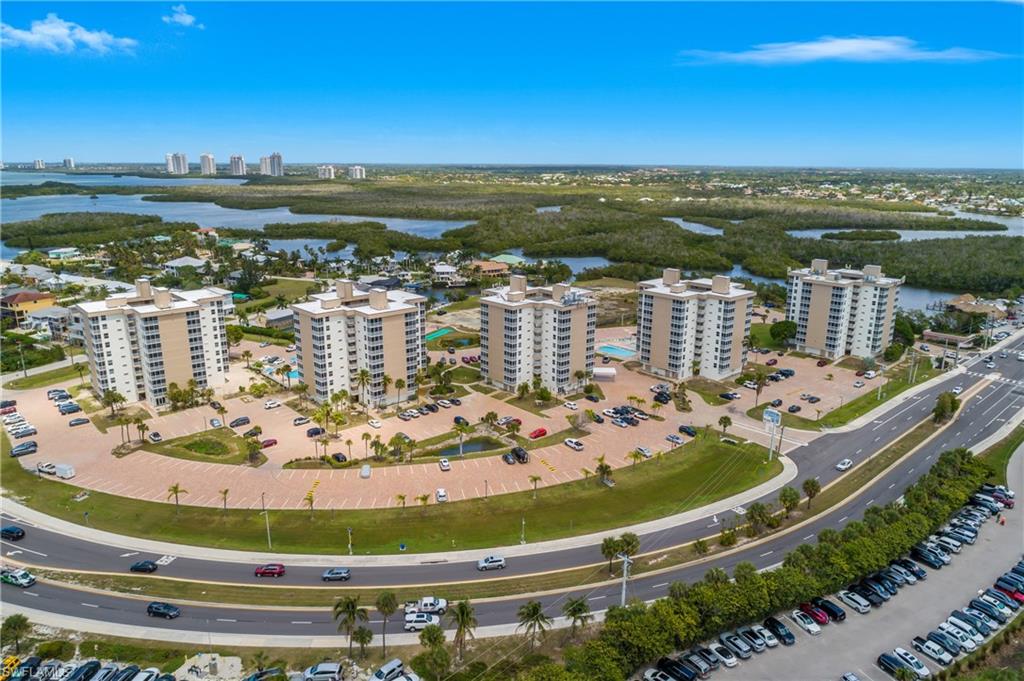 BEACH AND TENNIS CLUB - Residential