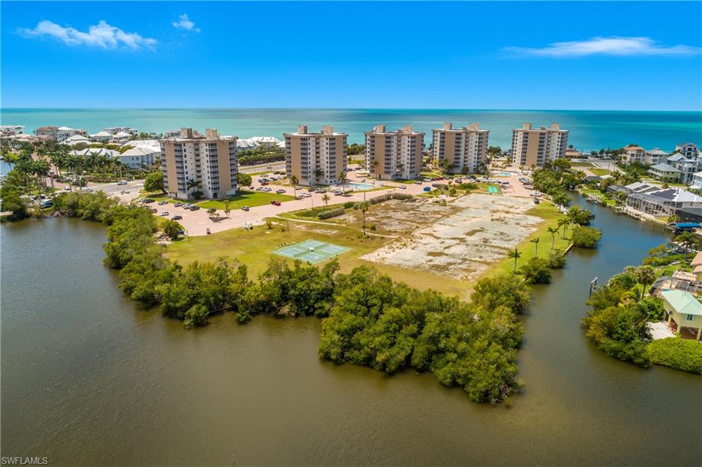 BEACH AND TENNIS CLUB - Residential