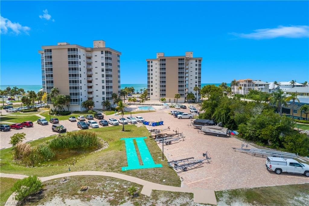 BEACH AND TENNIS CLUB - Residential