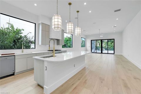 513 92nd AVE N NAPLES FL 34108