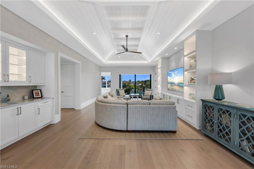 PARK SHORE - Residential