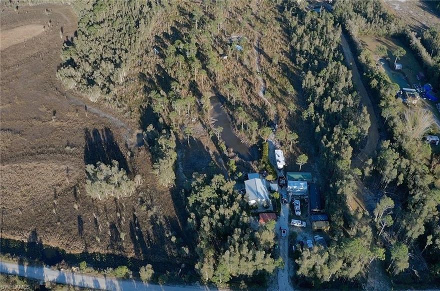 This isn’t just land—it’s where freedom begins.
Imagine 7.5 peaceful agricultural acres with your own pond, open pasture, and space to live life on your terms. With existing RV hookups, a metal building converted into a cozy home, and two additional new buildings (negotiable), and two finished out buildings with electric an a/c one in the front by the main home and one at the rear of the property. This property offers the rare chance to create an income-producing retreat or a private family compound. Whether you dream of livestock, homesteading, weekend camping, or hunting under open skies, this land is ready to welcome your vision.
___
¿Buscas libertad, espacio y un refugio privado? Esto no es solo terreno, es una propiedad lista para aprovecharse. A los que le gusta la vida en el campo esta propiedad agrícola de 7.5 acres con laguna, terreno parcialmente despejado de arboles grandes, algunas conexiones para casas mobiles y una casa de metal es una perfecta  oportunidad de hacer un complejo familiar.  Hay dos edificios mas que se estan usando como estorage en estos momentos pero se pueden ser covertidos en viviendas. Miren fotos Bldg 2 y Bldg 3 y estos son negociables para los que qieren tener un ingreso de renta o el complejo familiar. Tambien hay dos contenedores con electricidad y aire acondicionada y bastante listos.  Esta propiedad le da la oportunidad te tener su finca privada ideal para ganado o caceria. Las oportunidades son muchas.