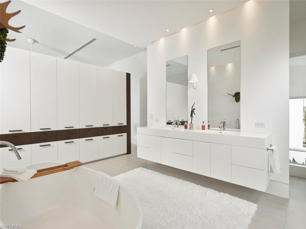 LAKE PARK - Residential