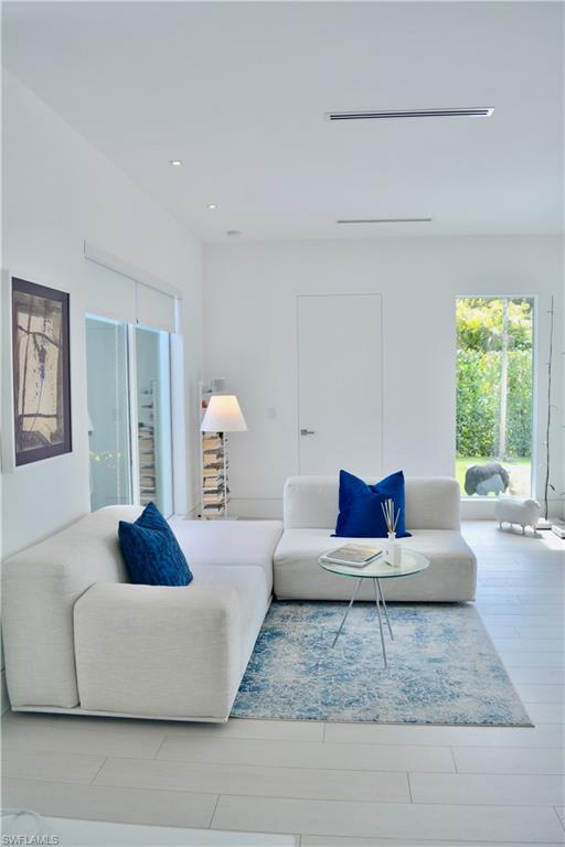 LAKE PARK - Residential