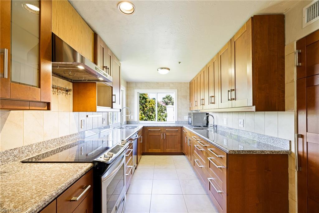 IMPERIAL SHORES - Residential