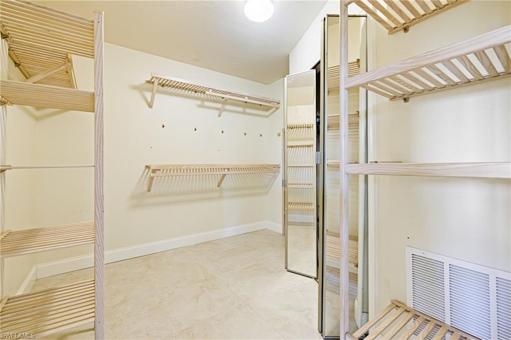 IMPERIAL SHORES - Residential