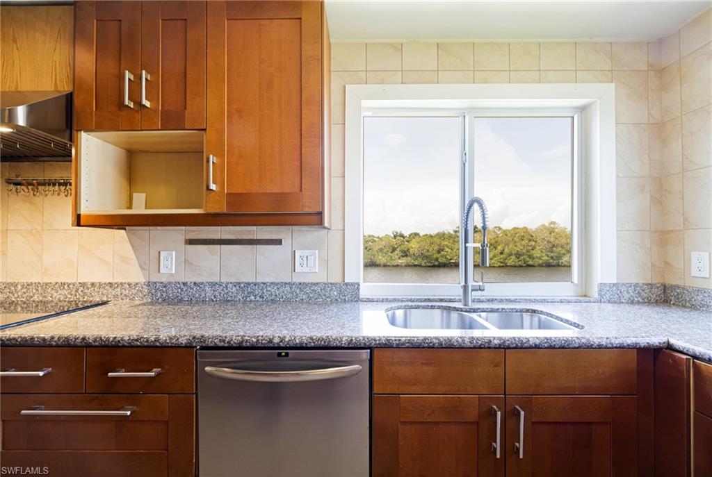 IMPERIAL SHORES - Residential