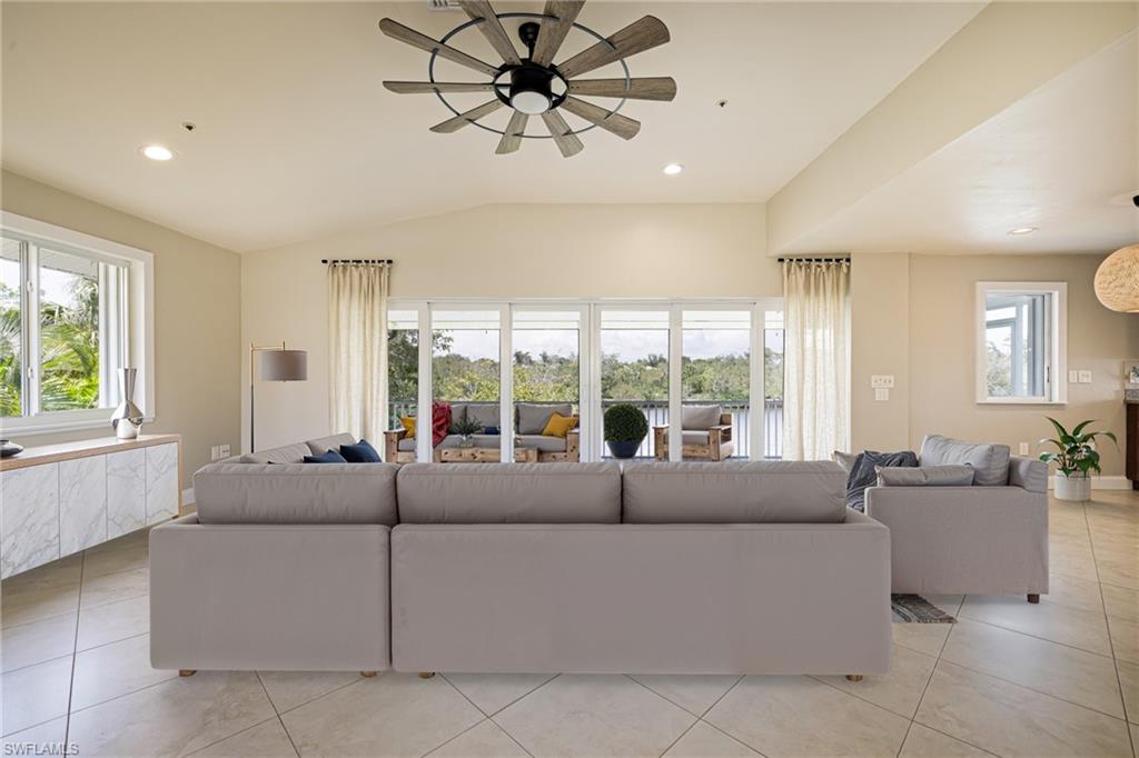 IMPERIAL SHORES - Residential