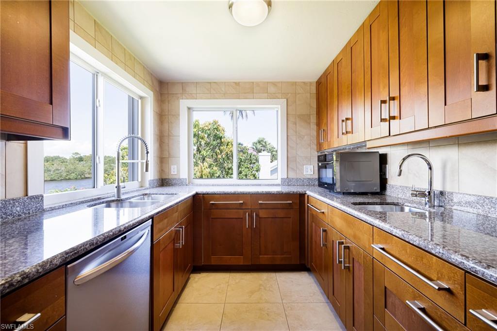 IMPERIAL SHORES - Residential