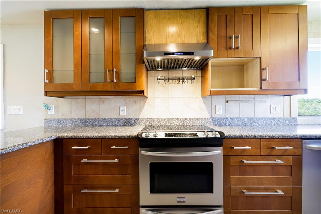 IMPERIAL SHORES - Residential