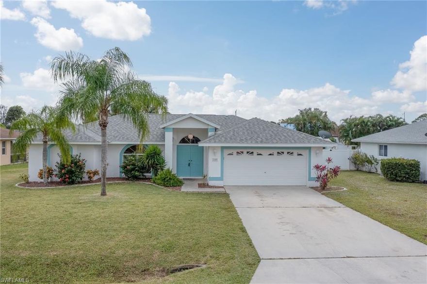 3 bedroom 2 bathroom 2 car garage home with tile floors throughout and a screened in lanai.  Located in Oakwood with city water and city sewer, easy access to shopping, schools and public transportation.  Schedule a private showing today!