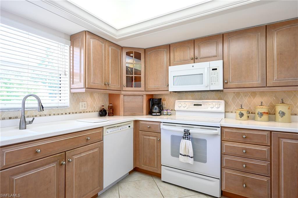 BAYSIDE VILLAS - Residential Lease