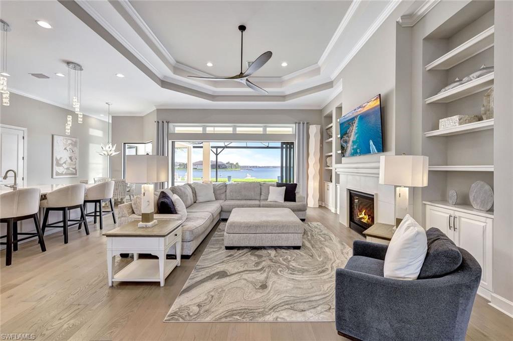 ESPLANADE LAKE CLUB - Residential