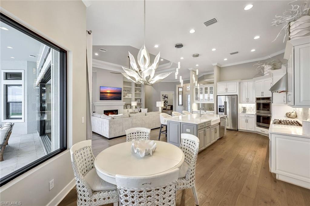 ESPLANADE LAKE CLUB - Residential