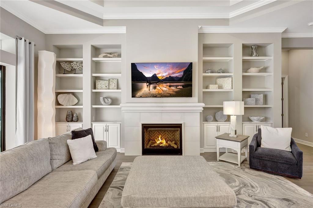 ESPLANADE LAKE CLUB - Residential