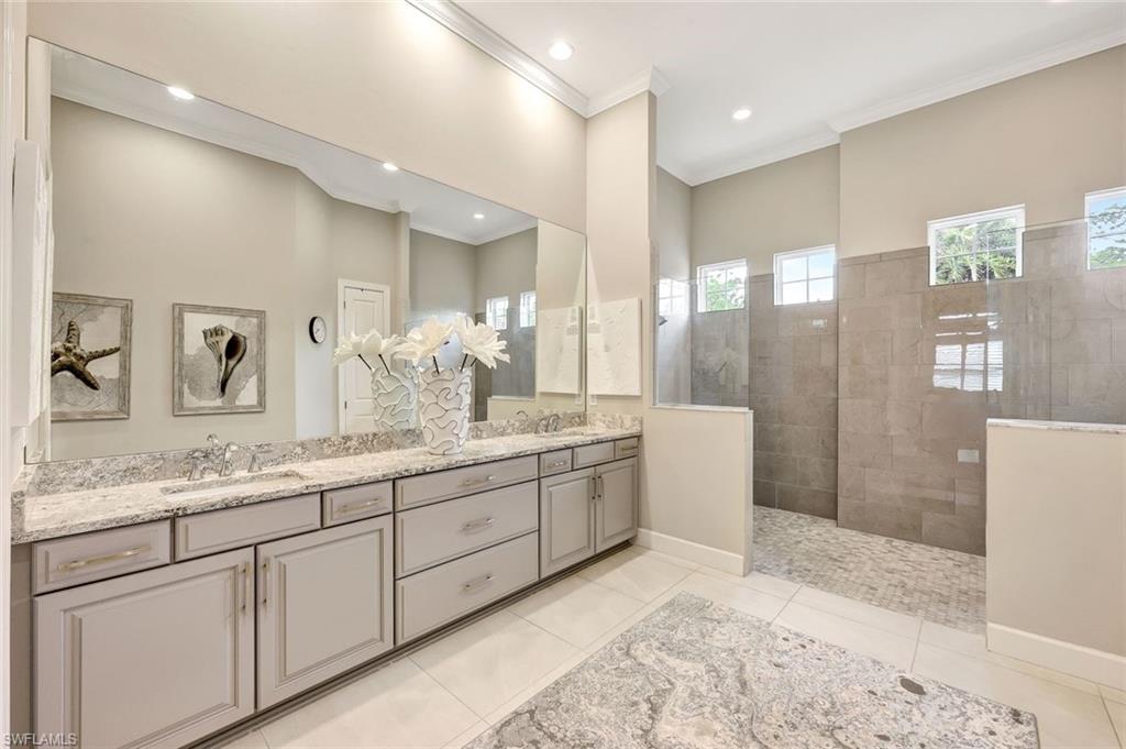 ESPLANADE LAKE CLUB - Residential