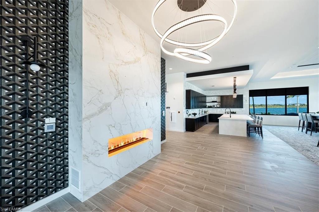 ESPLANADE LAKE CLUB - Residential