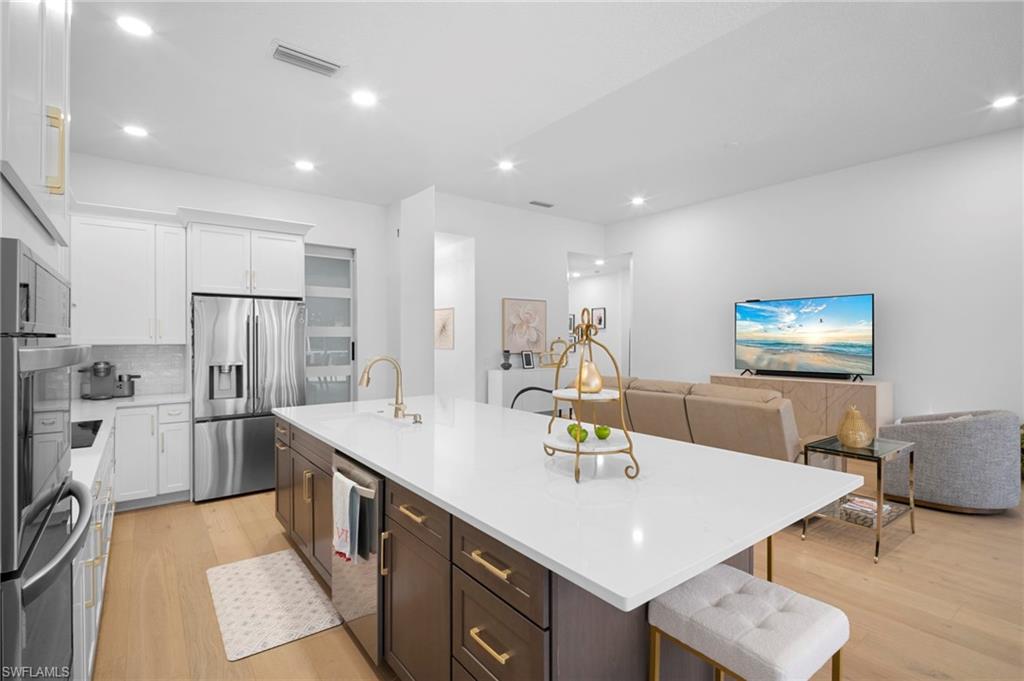 ISLAND WALK - Residential