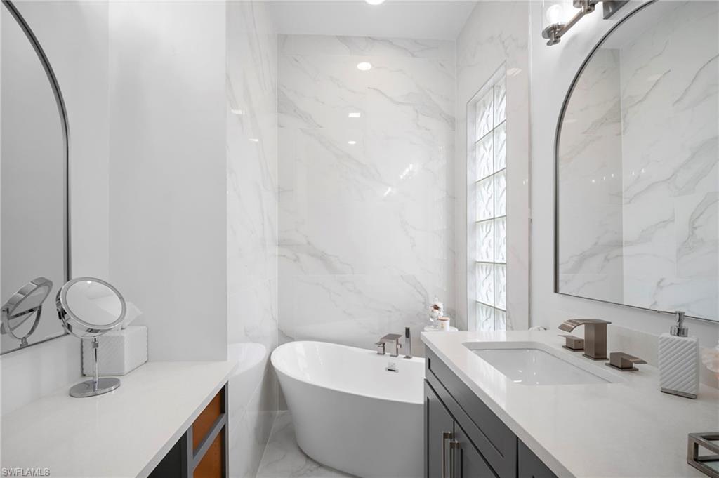 ISLAND WALK - Residential