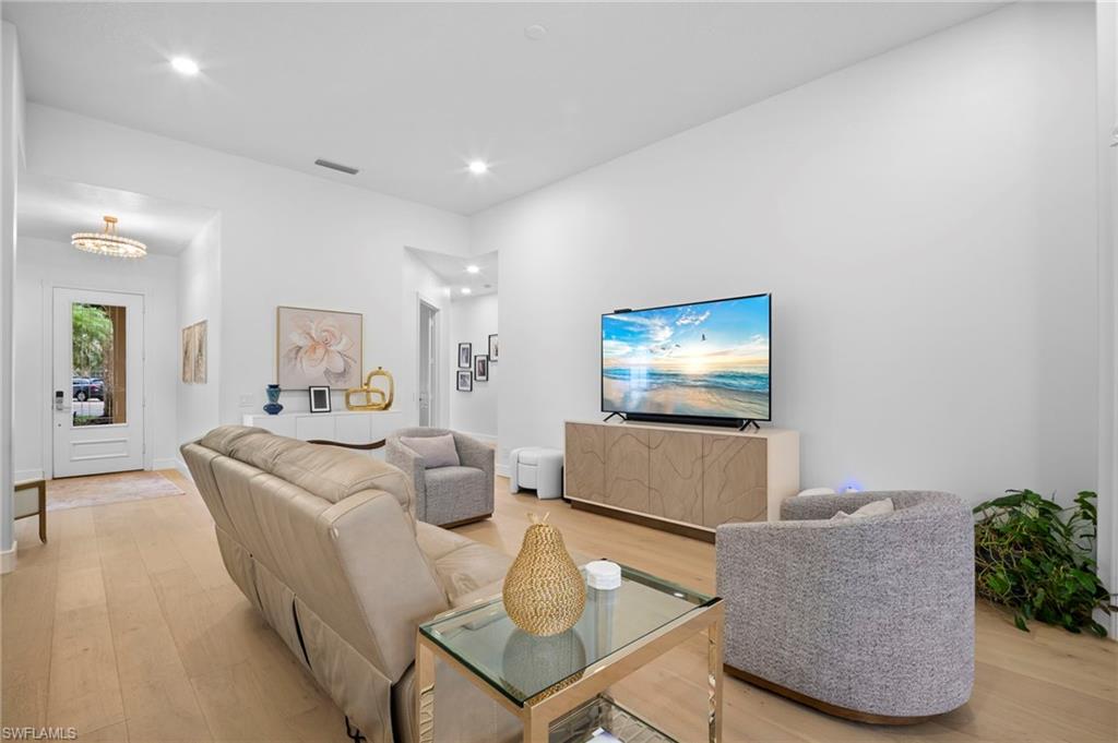 ISLAND WALK - Residential