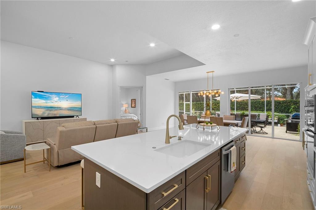 ISLAND WALK - Residential