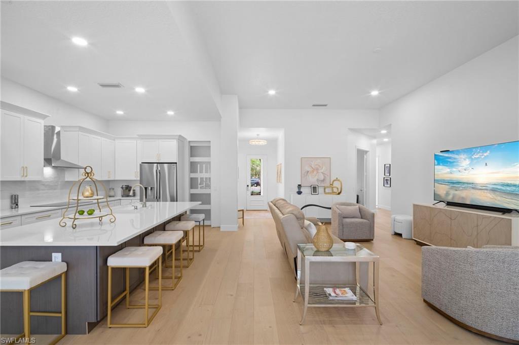 ISLAND WALK - Residential