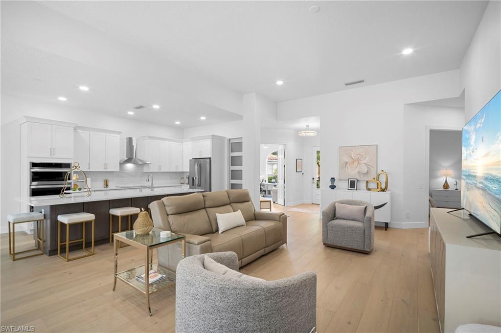 ISLAND WALK - Residential