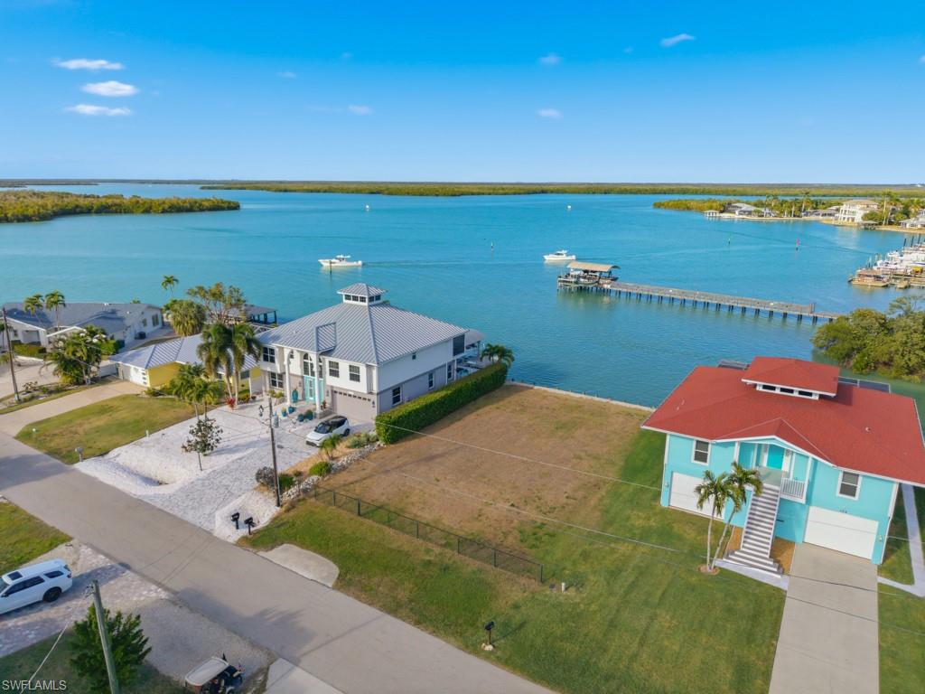 ISLES OF CAPRI - Land