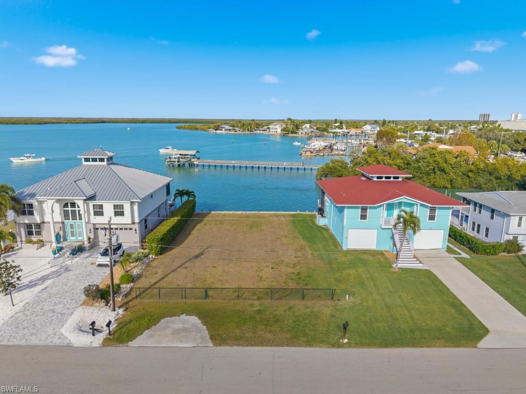 ISLES OF CAPRI - Land