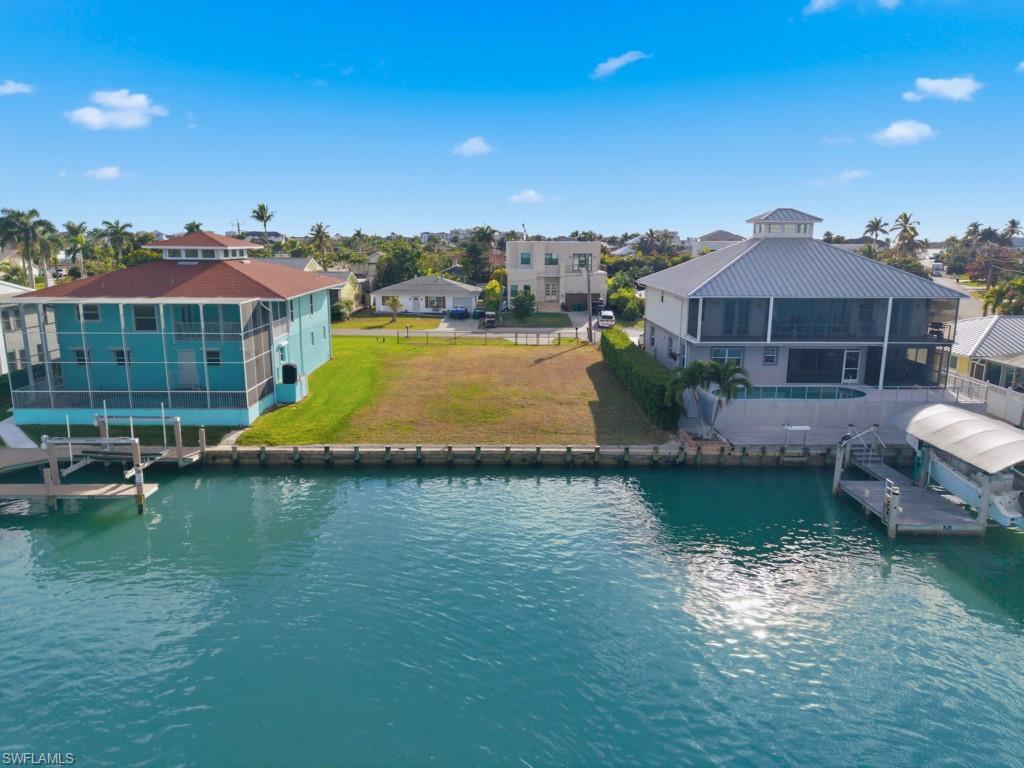 ISLES OF CAPRI - Land