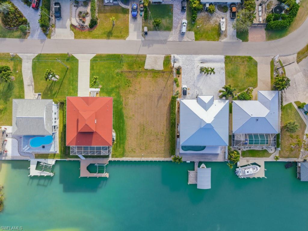 ISLES OF CAPRI - Land