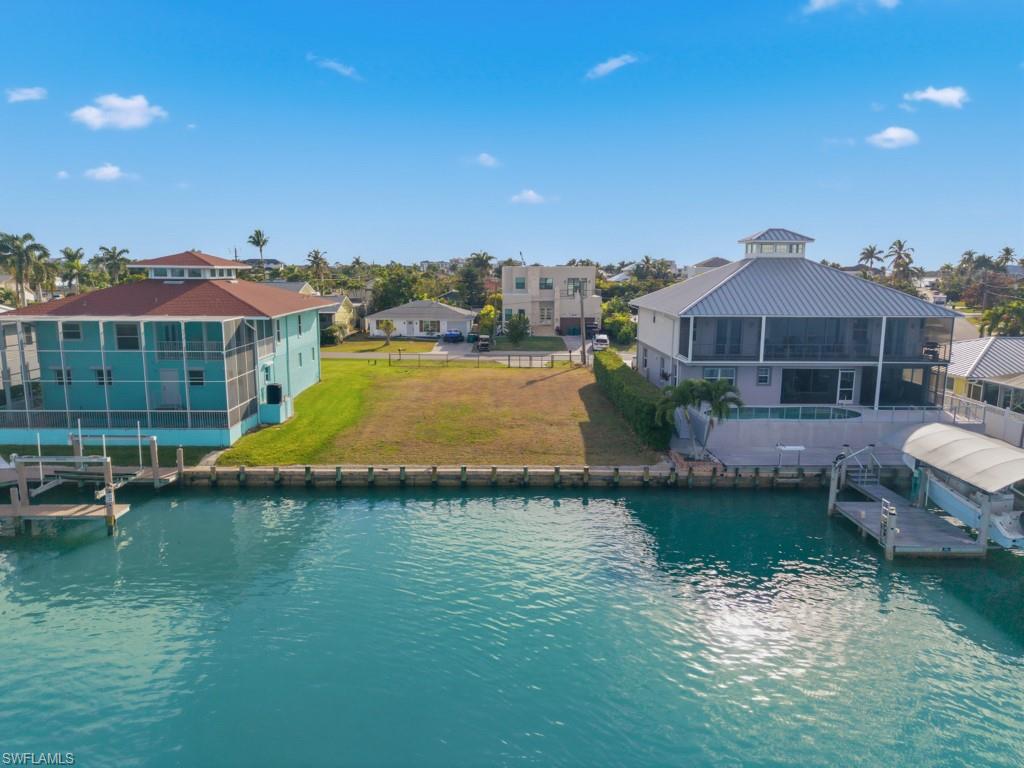 ISLES OF CAPRI - Land