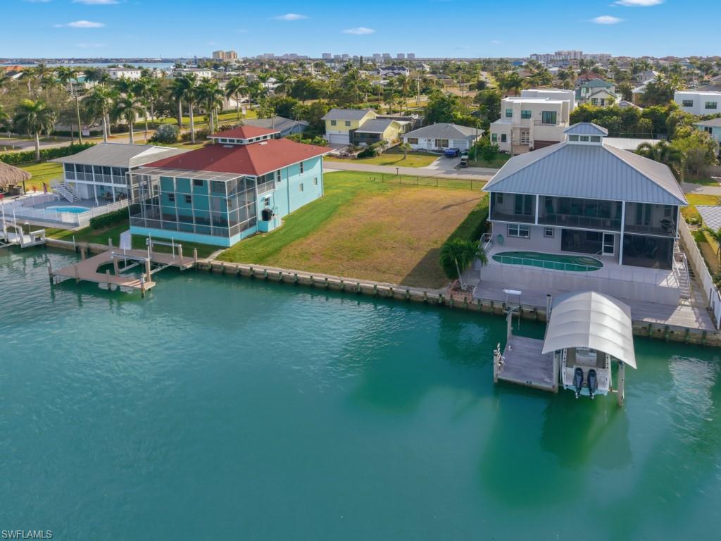 ISLES OF CAPRI - Land