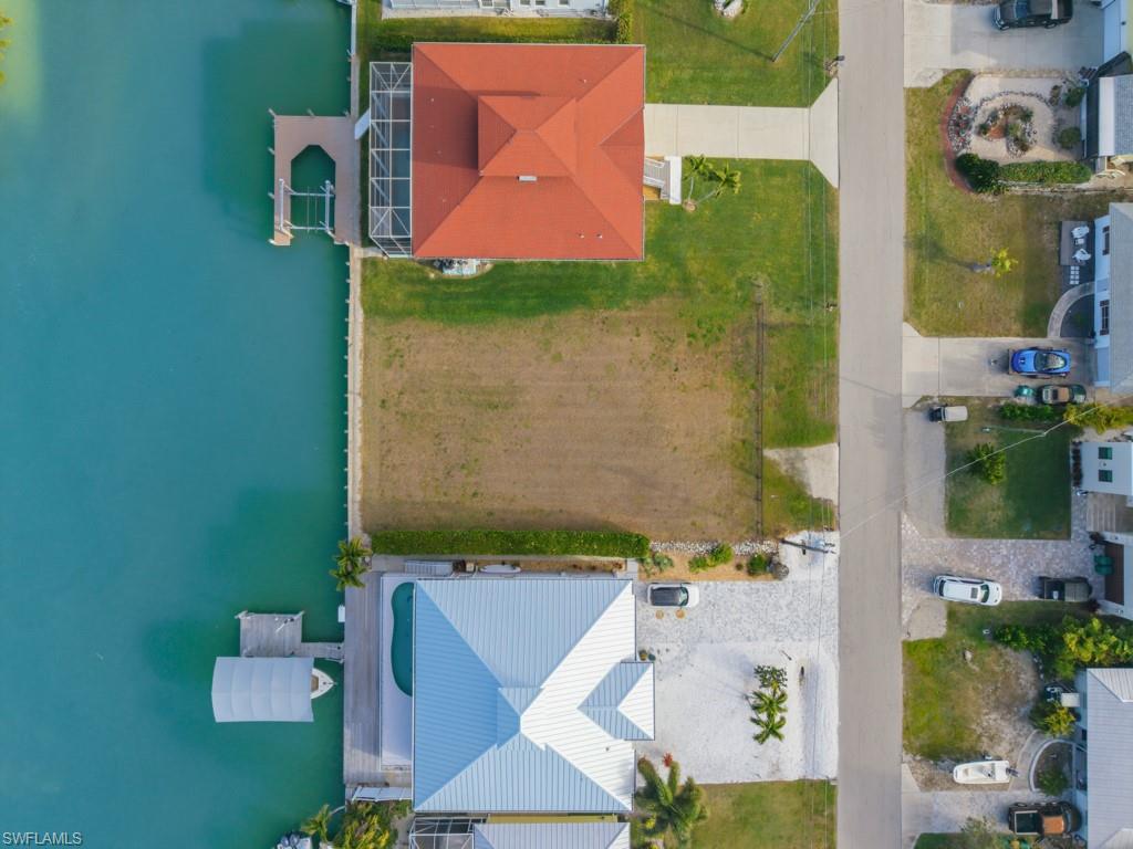 ISLES OF CAPRI - Land