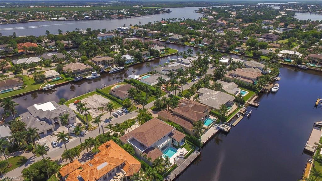 AQUALANE SHORES - Residential