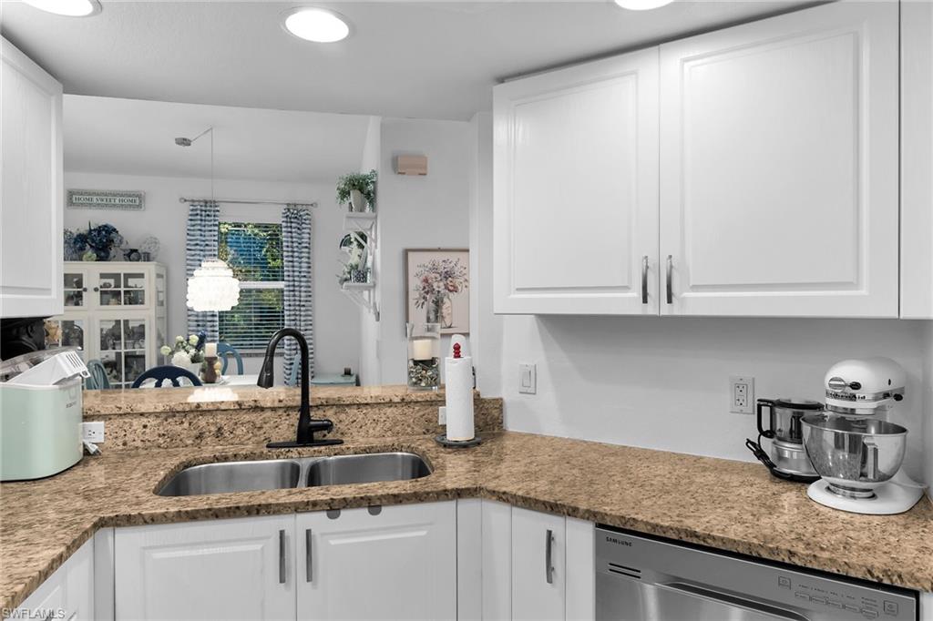 SUNSET CAY LAKES - Residential