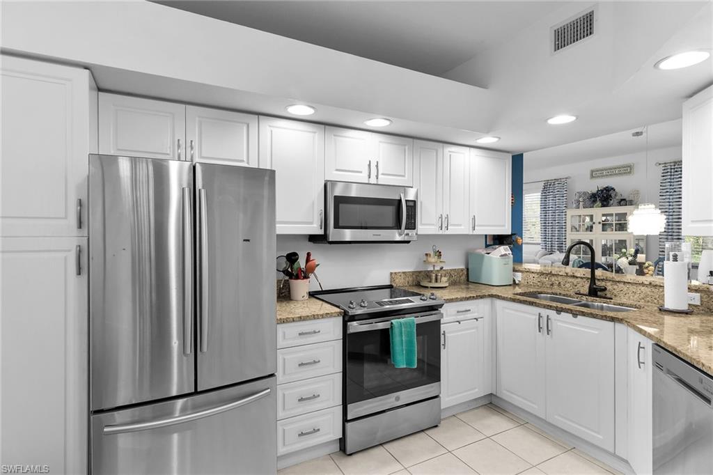 SUNSET CAY LAKES - Residential