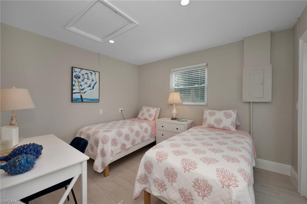 NAPLES PARK - Residential