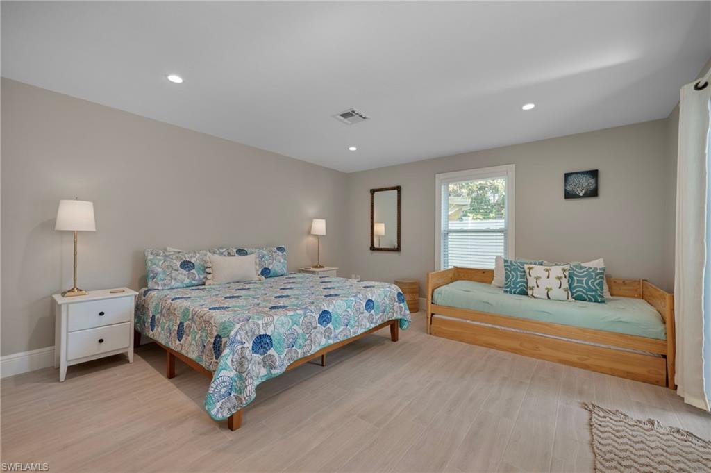 NAPLES PARK - Residential