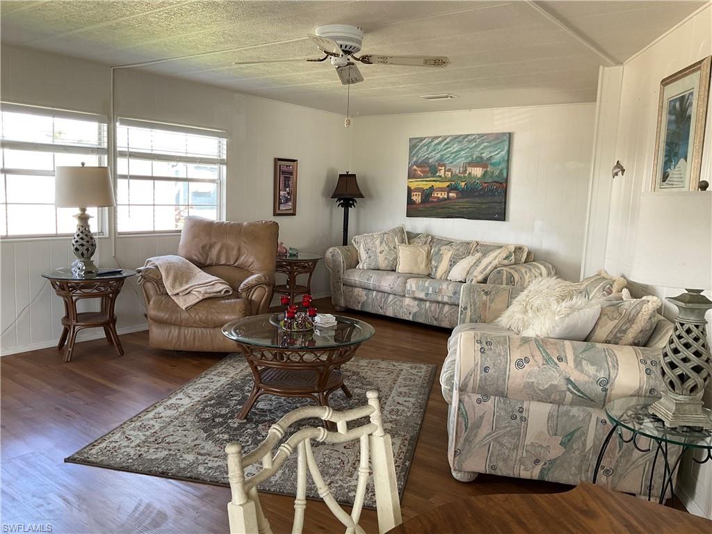 SIX LAKES COUNTRY CLUB - Residential Lease