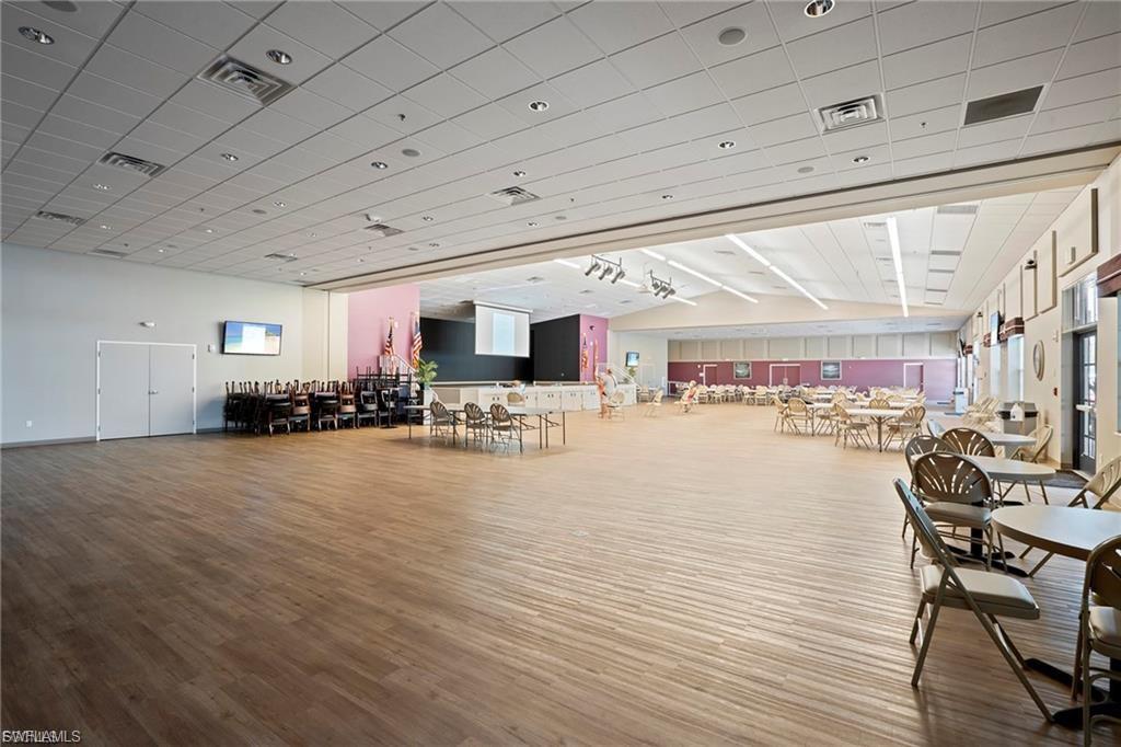 SIX LAKES COUNTRY CLUB - Residential Lease