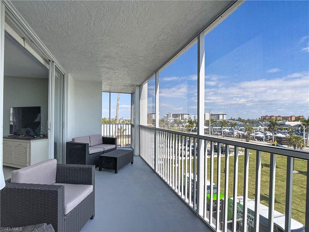 CRECIENTE CONDO EAST - Residential