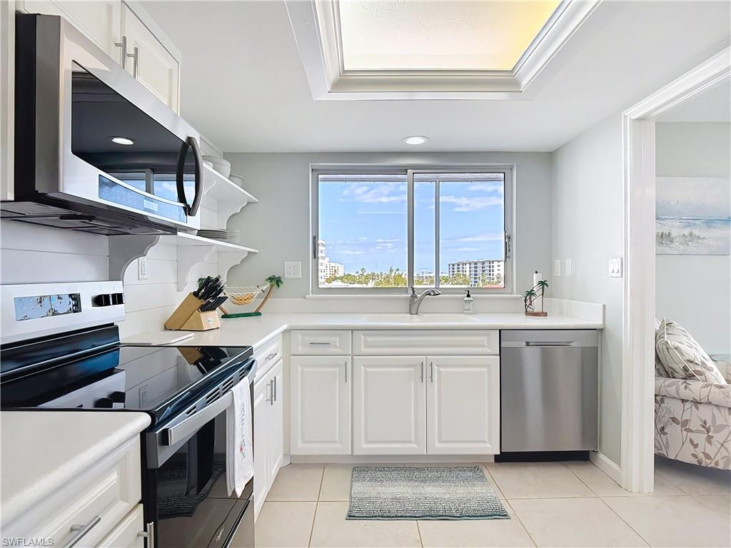 CRECIENTE CONDO EAST - Residential